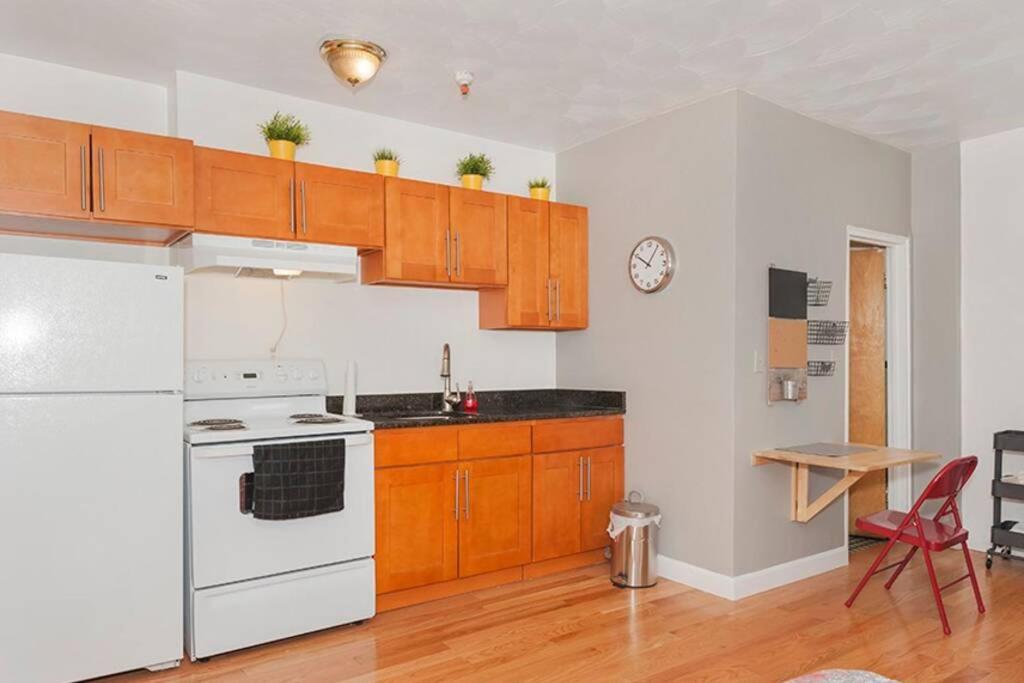 Downtown Studio Apt, Perfect For Medical Workers Бостон Екстер'єр фото